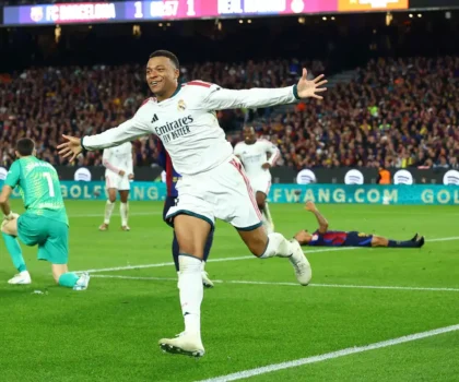 ثنائية مبابي تمنح ريال مدريد فوزاً ثميناً في الكلاسيكو أمام برشلونة وتشعل صراع الليغا