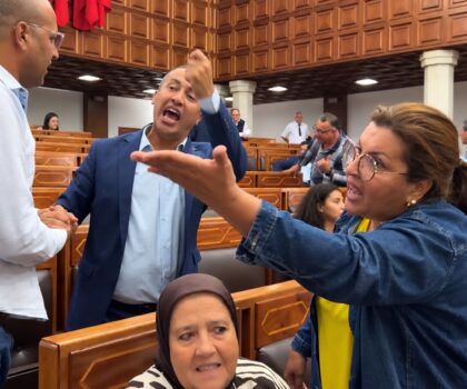 ارتدادات صاك طنجة تفجر دورة مجلس جماعة البيضاء.. مشادات كلامية واتهامات بالتزوير وانسحاب لـالأحرار