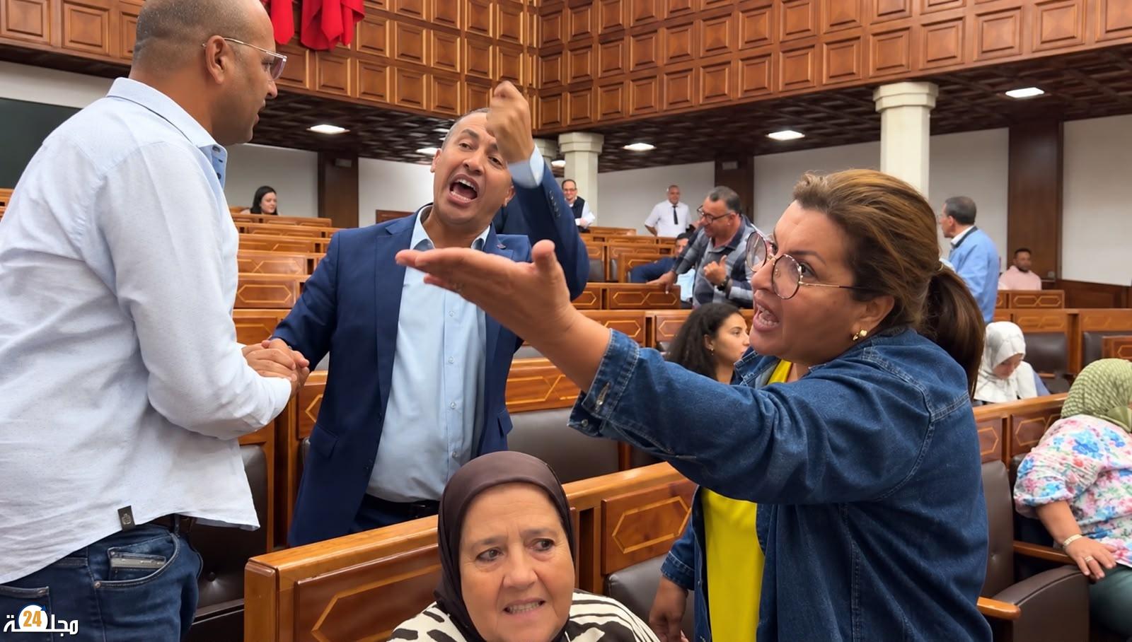 ارتدادات صاك طنجة تفجر دورة مجلس جماعة البيضاء.. مشادات كلامية واتهامات بالتزوير وانسحاب لـالأحرار