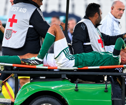 إصابة مقلقة لأوناحي في الدوري اليوناني تثير مخاوف الطاقم التقني للمنتخب المغربي قبل مواجهتي النيجر