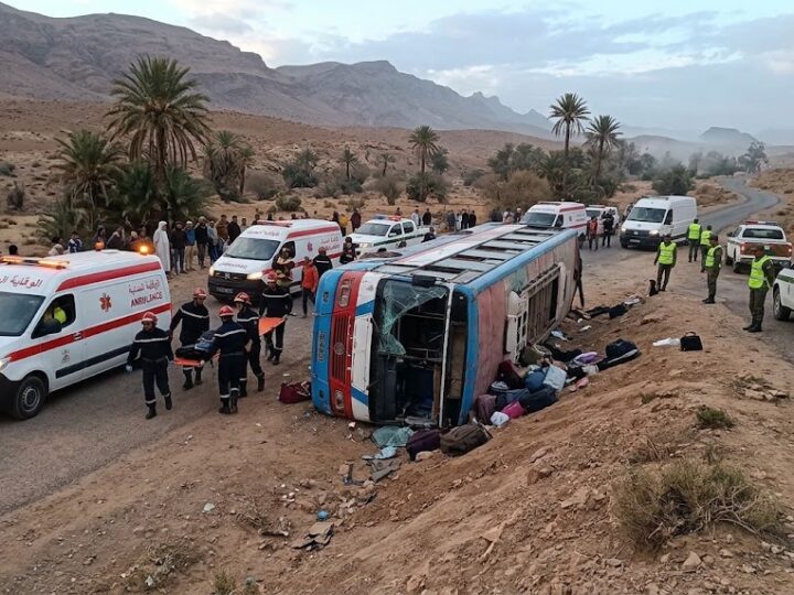 فاجعة طرقية بإقليم زاكورة.. مصرع أربعة أشخاص وإصابة باقي ركاب حافلة للنقل العمومي