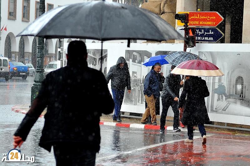 طقس الثلاثاء بالمغرب.. سحب وأمطار متفرقة بالأطلس ورياح قوية بطنجة والسواحل والجنوب الشرقي