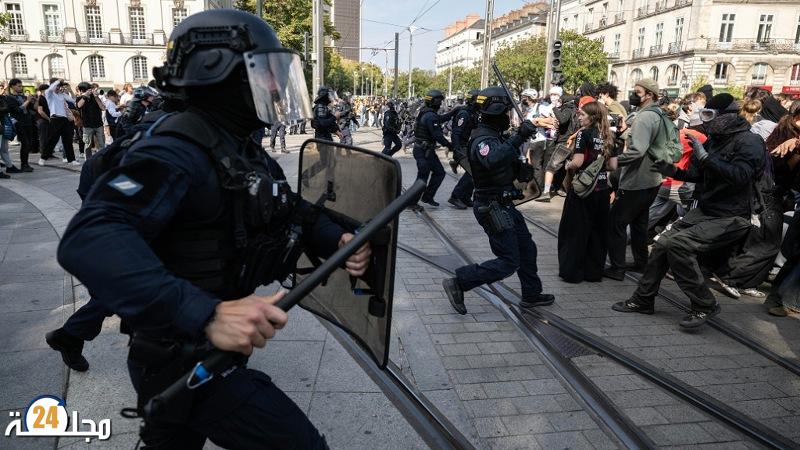 وزير الداخلية الفرنسي يقر بفقدان الشرطة السيطرة على الاحتجاجات وماكرون يرفض استقالته